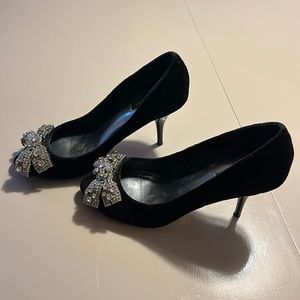 White House Black Market Diamond Bow Suede Dress Shoe Size 9